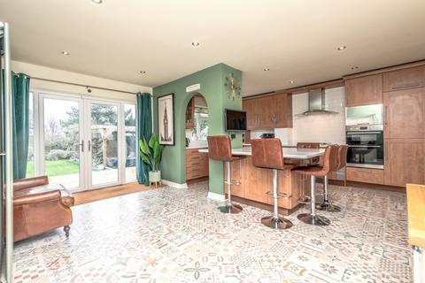6 bedroom detached house for sale, Hartshead Court, Liversedge, West Yorkshire, WF15
