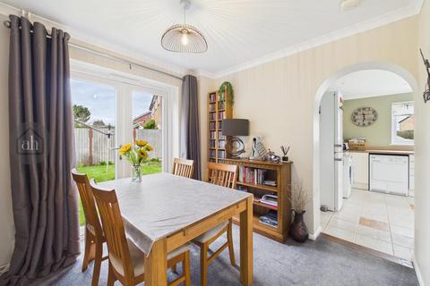 4 bedroom semi-detached house for sale, Bennett Avenue, Elmswell,