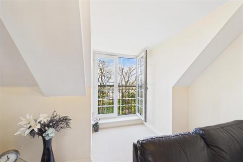 2 bedroom apartment for sale, Wolfe Close, Chichester