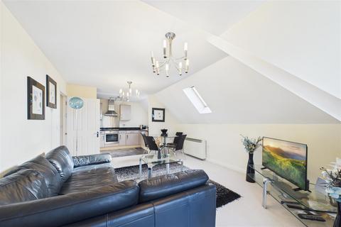 2 bedroom apartment for sale, Wolfe Close, Chichester