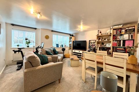 2 bedroom apartment to rent, Brookfield Court, Stratford-upon-Avon, CV37