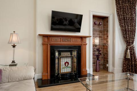 2 bedroom flat for sale, 2F1, 32 Elm Row, Leith Walk, EH7 4AH