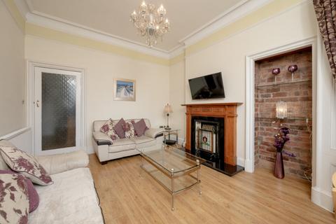 2 bedroom flat for sale, 2F1, 32 Elm Row, Leith Walk, EH7 4AH