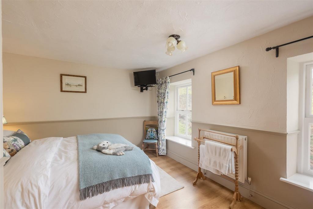 Two Hoots Bedroom 1-1.jpg