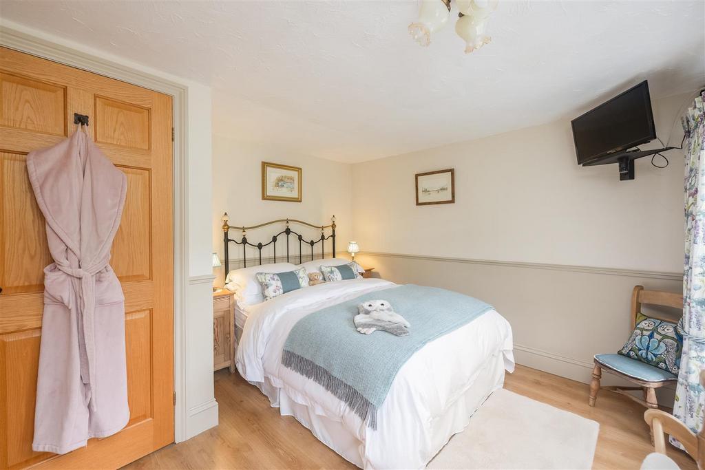 Two Hoots Bedroom 1-2.jpg
