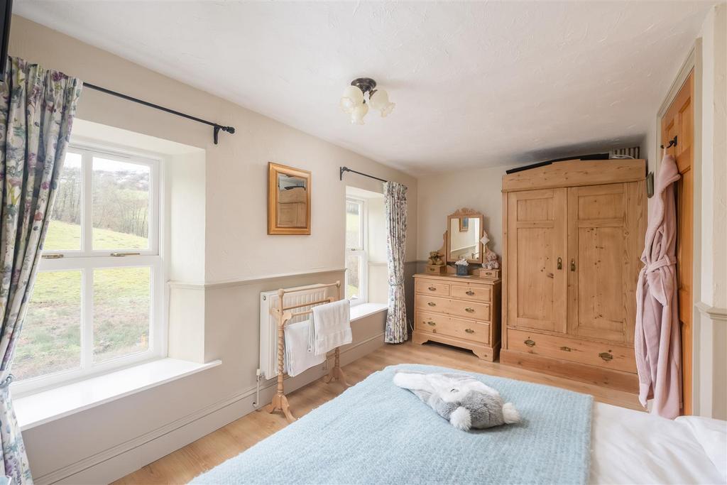 Two Hoots Bedroom 1-3.jpg