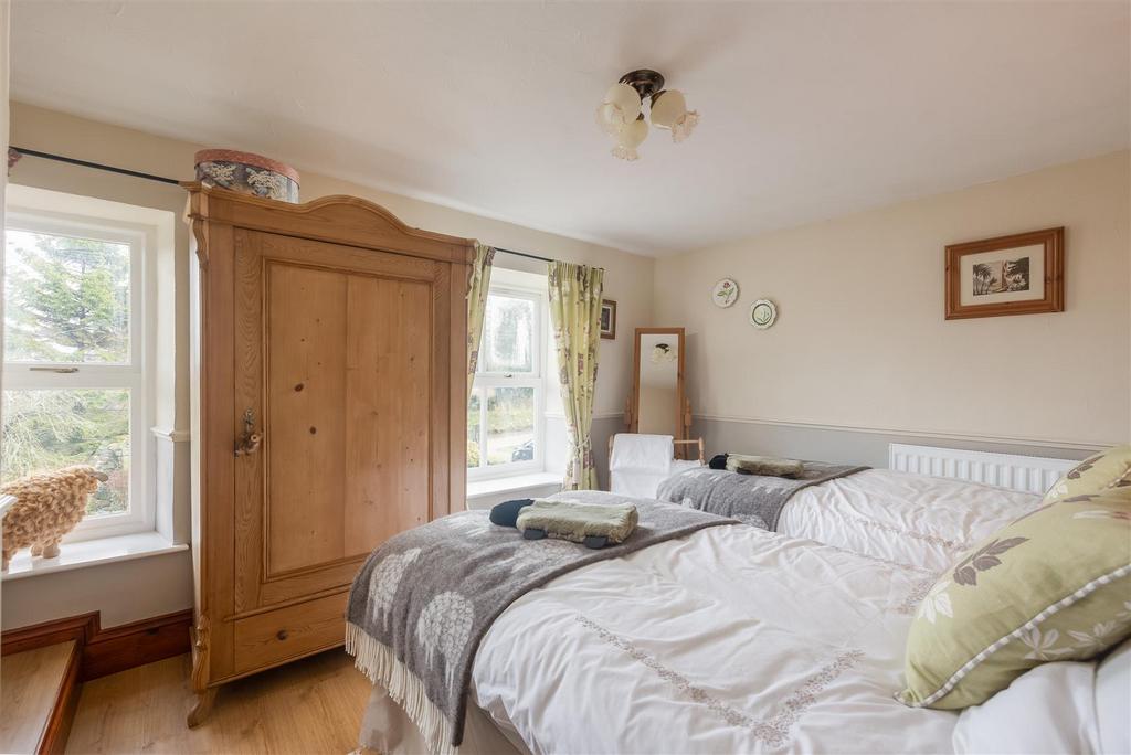 Two Hoots Bedroom 2-1.jpg