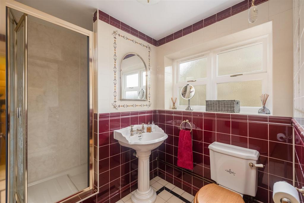 Two Hoots Shower Room.jpg