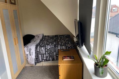 Studio to rent, Beechcroft Avenue, London, NW11