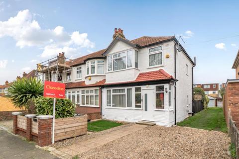 Ravenswood Avenue,  Surbiton,  KT6