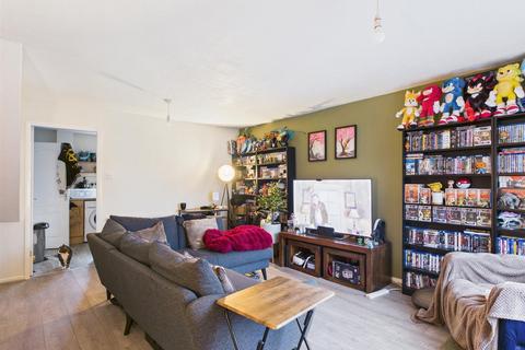 3 bedroom end of terrace house to rent, Chatsworth Drive, Leicester LE7