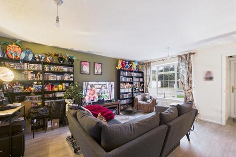 3 bedroom end of terrace house to rent, Chatsworth Drive, Leicester LE7