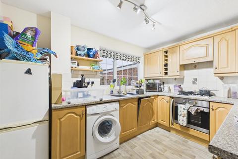 3 bedroom end of terrace house to rent, Chatsworth Drive, Leicester LE7