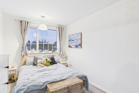 3 bedroom end of terrace house to rent, Chatsworth Drive, Leicester LE7