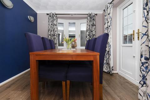 4 bedroom end of terrace house for sale, Hill Grove, Huddersfield HD3