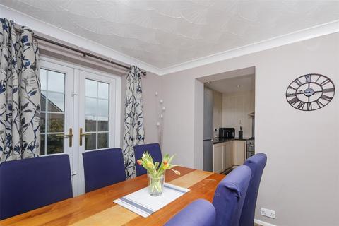 4 bedroom end of terrace house for sale, Hill Grove, Huddersfield HD3