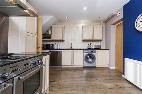 4 bedroom end of terrace house for sale, Hill Grove, Huddersfield HD3