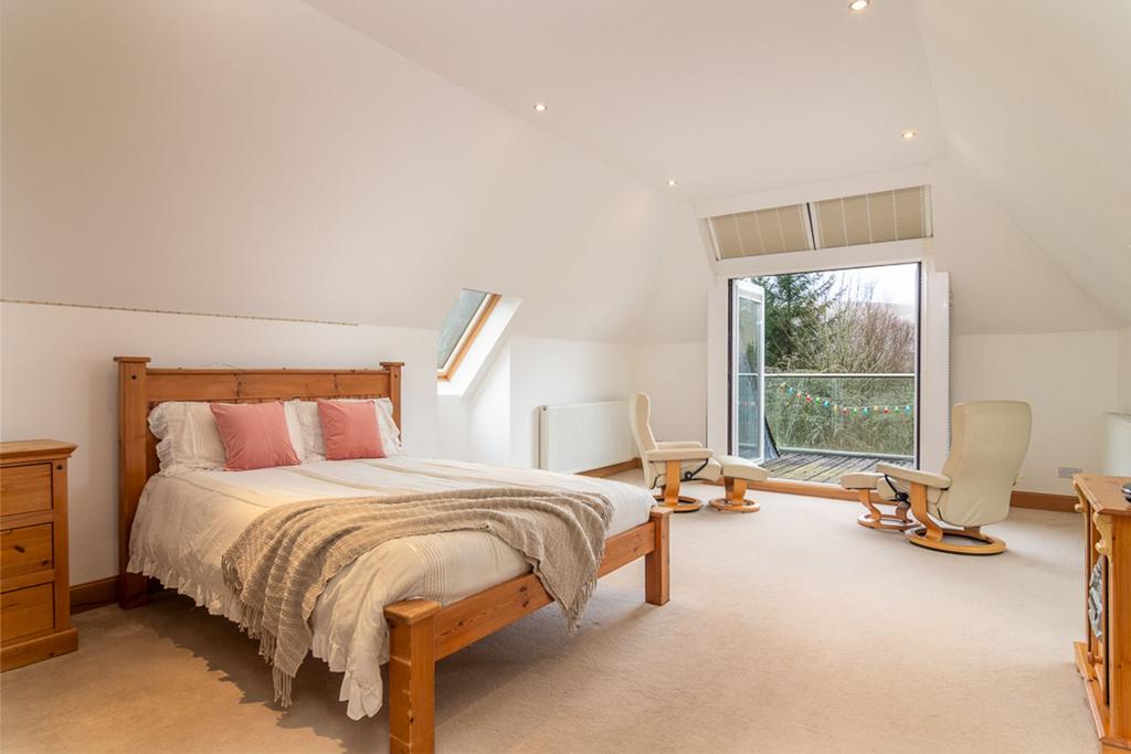 Principal bedroom balcony