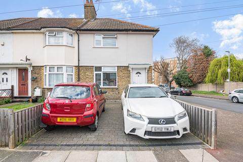 2 bedroom end of terrace house for sale, Lambourne Road, Barking, IG11