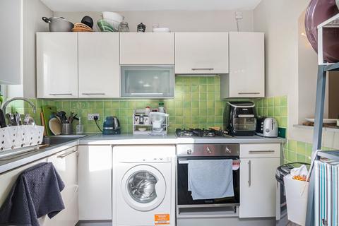 2 bedroom end of terrace house for sale, Lambourne Road, Barking, IG11