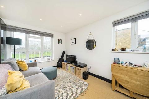 2 bedroom flat for sale, Brixton Hill, London SW2