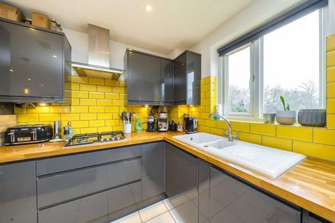 2 bedroom flat for sale, Brixton Hill, London SW2