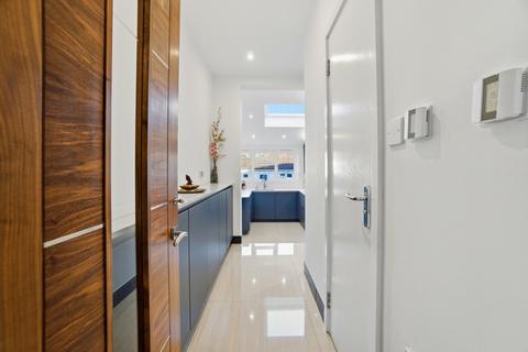 4 bedroom semi-detached house for sale, Totternhoe Close, Harrow, Greater London, HA3