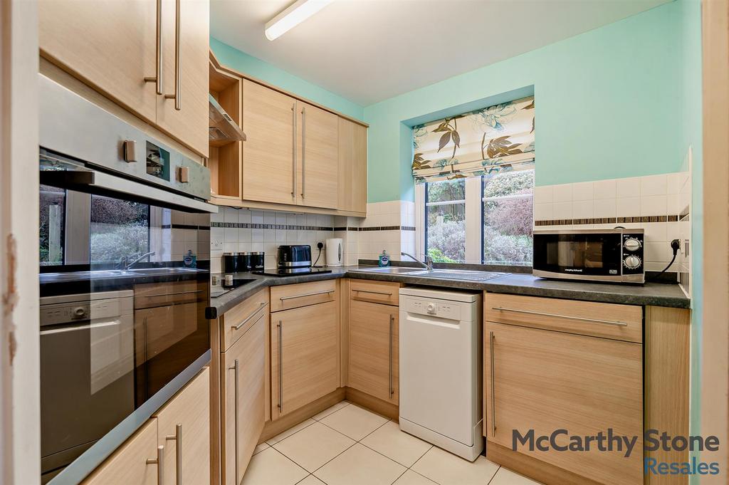 Kitchen: