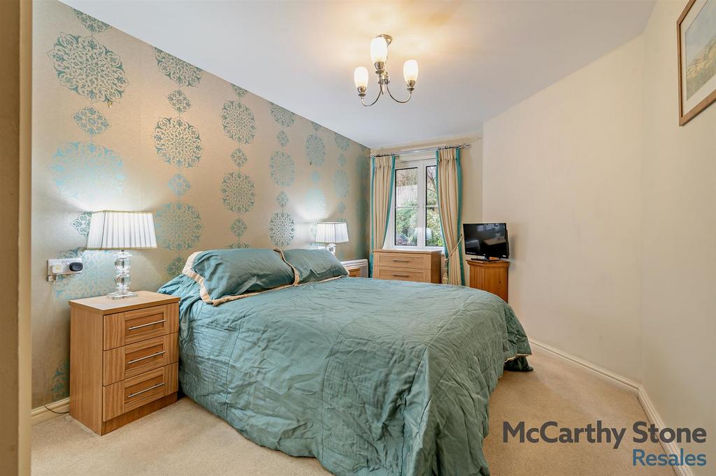 Double Bedroom: