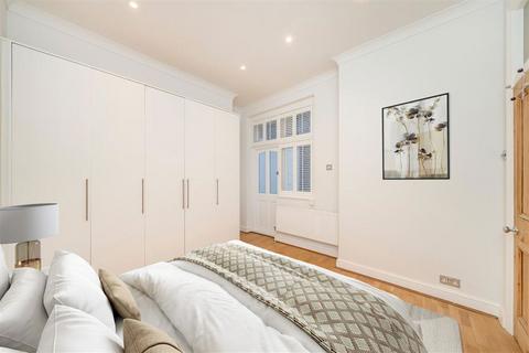 3 bedroom flat for sale, Cavendish Gardens, London SW4