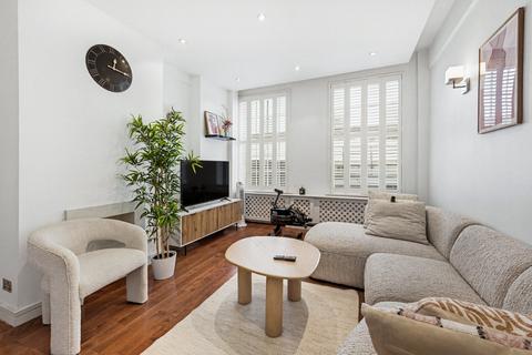 2 bedroom flat to rent, St. Georges Court, Brompton Road, London