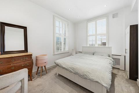 2 bedroom flat to rent, St. Georges Court, Brompton Road, London