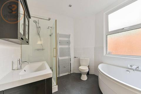 2 bedroom flat for sale, Byegrove Road, Merton, London, Greater London