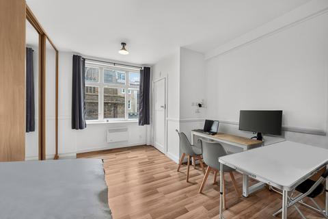 Studio to rent, Clifford's Inn, Fetter Lane, London