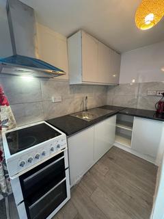 2 bedroom detached house to rent, Mangrove Road, Luton LU2