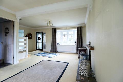 4 bedroom detached house for sale, Melton Road, Whissendine LE15
