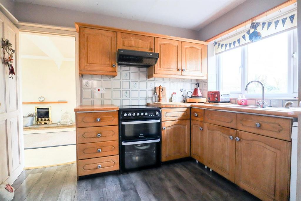 Kitchen (2).jpg