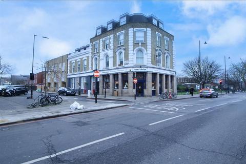 3 bedroom flat to rent, Median Road, London