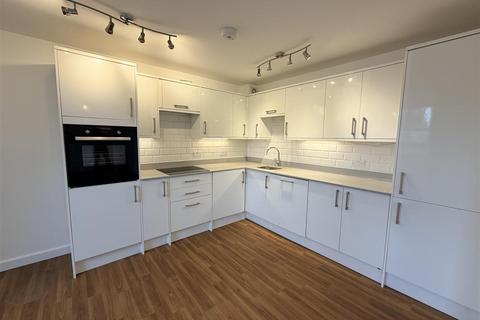 3 bedroom flat to rent, Median Road, London