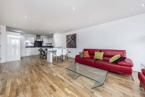 3 bedroom flat to rent, Camden Road, London NW1
