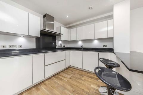 3 bedroom flat to rent, Camden Road, London NW1