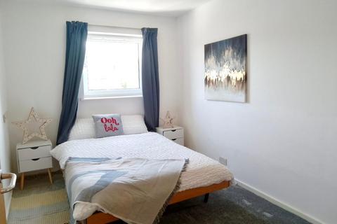 2 bedroom flat to rent, Crowne Station Place, Liverpool L7
