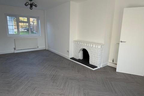 3 bedroom terraced house to rent, Saxon Close, Brentwood