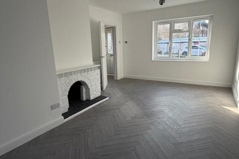 3 bedroom terraced house to rent, Saxon Close, Brentwood