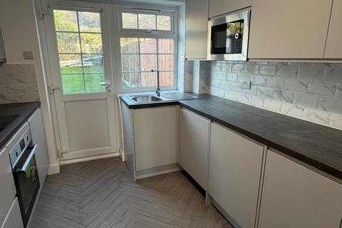 3 bedroom terraced house to rent, Saxon Close, Brentwood