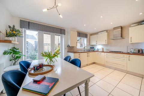 undefined, Crofton Square, Sherfield-on-Loddon. RG27 0SX