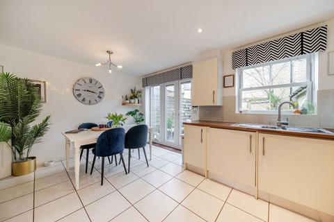 undefined, Crofton Square, Sherfield-on-Loddon. RG27 0SX