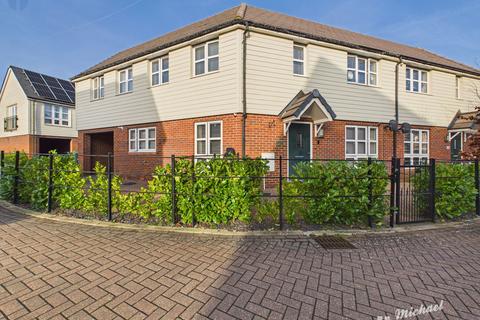 3 bedroom end of terrace house for sale, Farleigh Drive, Aylesbury