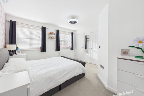 3 bedroom end of terrace house for sale, Farleigh Drive, Aylesbury
