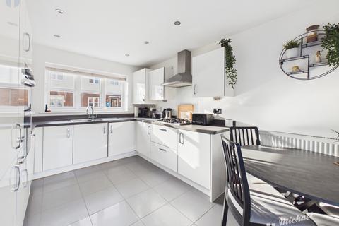 3 bedroom end of terrace house for sale, Farleigh Drive, Aylesbury